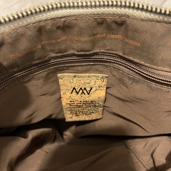 MAT & NAT MINKA SHOULDER BAG.The most perfect gray. Like New Interior & … - Picture 4 of 6